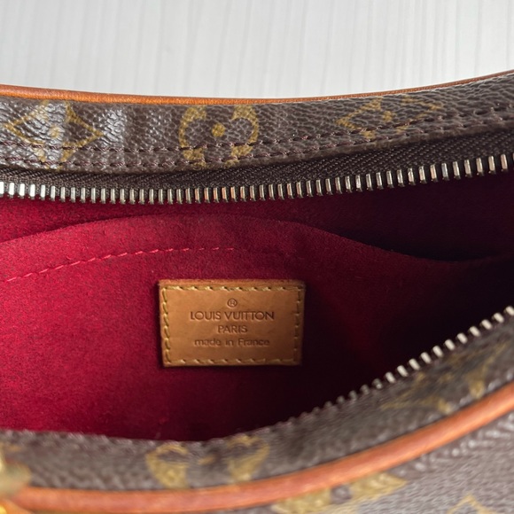 Louis Vuitton Croissant Bag - Picture 4 of 8